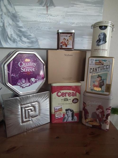 8 Boîtes en métal (Neuhaus, Cantucci, Generous, Cereal...), Collections, Boîte en métal, Utilisé, Autre, Autres marques, Envoi