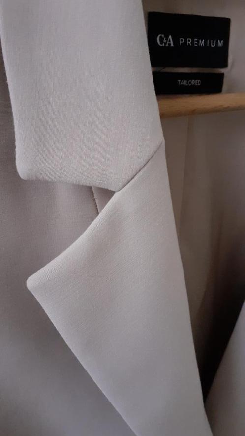 Blazer C&A Femme Taille 34 – Chic, Confortable & Polyvalent, Kleding | Dames, Jasjes, Kostuums en Pakken, Zo goed als nieuw, Kostuum of Pak
