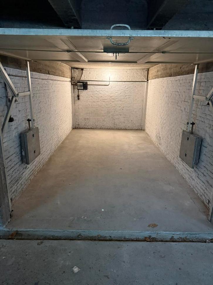 2 GARAGES BOX à Louer, avenue des Ormeaux à 1180 Uccle, Auto diversen, Autostaanplaatsen en Garages