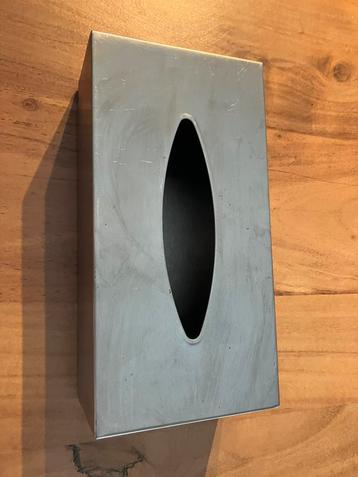 Aluminium tissue box in goede staat beschikbaar voor biedingen