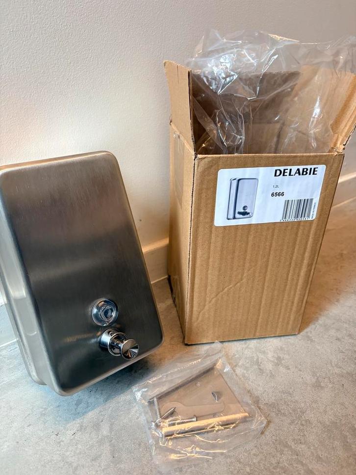 Zeepdispenser Delabie 1,2L in RVS, Huis en Inrichting, Woonaccessoires | Zuilen en Pilaren, Zo goed als nieuw, Ophalen of Verzenden