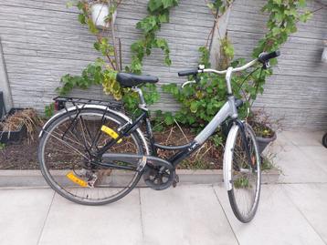 Damesfiets in zeer goed staat beschikbaar voor biedingen