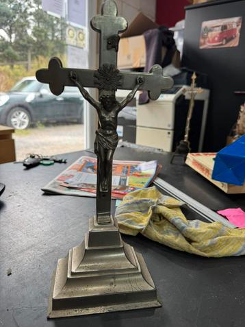 ️’Rare Crucifix d’Autel Ancien en Métal Argenté – Fin XIXe beschikbaar voor biedingen