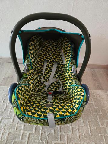 Maxi cosy met voetzak beschikbaar voor biedingen