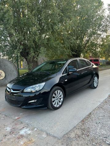 Prachtige Opel Astra Notchback 65 000 km, Autos, Achat, Euro 6, Noir, Berline