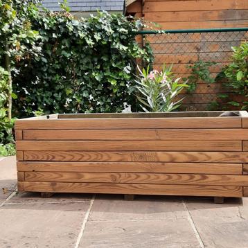 Plantenbak hout beschikbaar voor biedingen