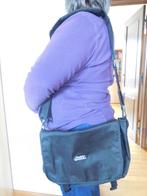 Sac bandoulière/besace noire Pacific Revolution, Bijoux, Sacs & Beauté, Sacs | Sacs à bandoulière, Enlèvement ou Envoi, Neuf, Noir