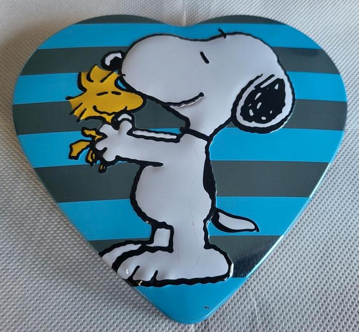 Snoopy metalen pralinedoos hart, Verzamelen, Stripfiguren, Zo goed als nieuw, Snoopy, Ophalen of Verzenden