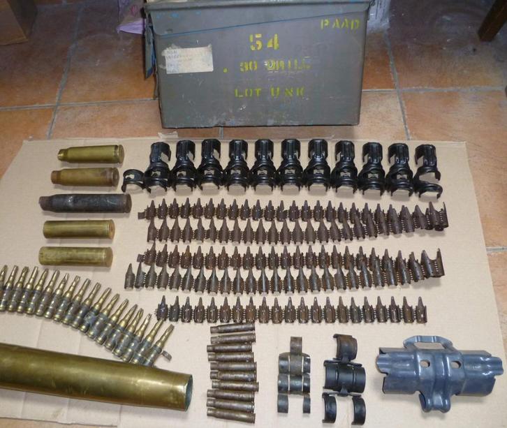 Lot douilles cartouches hulzen obussen maillons schakels, Verzamelen, Militaria | Algemeen, Landmacht, Overige typen, Ophalen of Verzenden