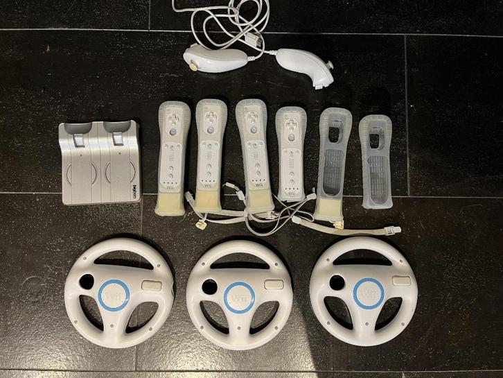 Wii Nintendo + games, Games en Spelcomputers, Spelcomputers | Nintendo Wii, Zo goed als nieuw, Met 3 controllers of meer, Met games