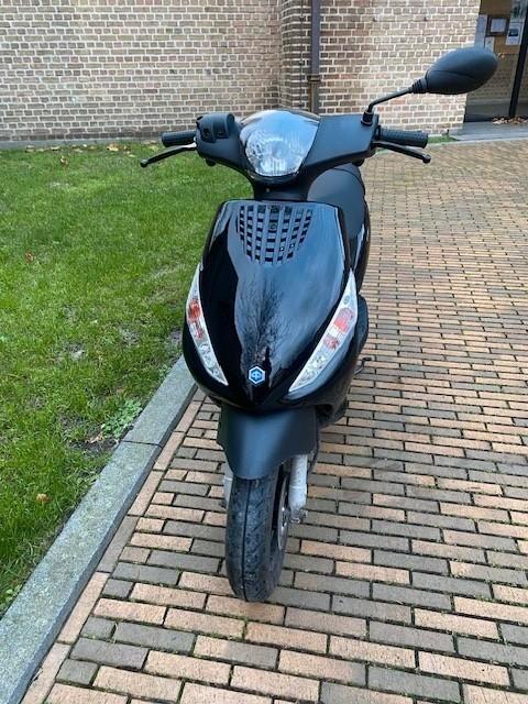 Piaggio Zip Zwart A-klasse, Fietsen en Brommers, Scooters | Piaggio, Zo goed als nieuw, Zip, Klasse A (25 km/u), Benzine, Ophalen of Verzenden