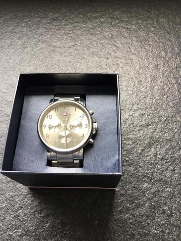 Tommy hilfiger herenhorloge staal diameter 4cm origineel  beschikbaar voor biedingen