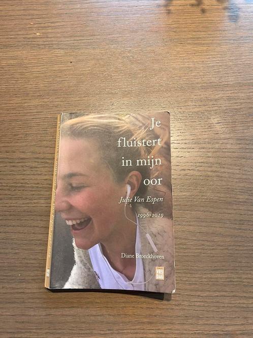 Diane Broeckhoven - Je fluistert in mijn oor, Boeken, Overige Boeken, Zo goed als nieuw, Ophalen