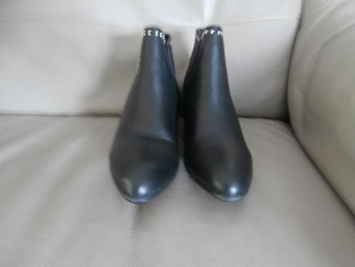 Nieuwe slofjes maat 41, Kleding | Dames, Schoenen, Nieuw, Ophalen of Verzenden