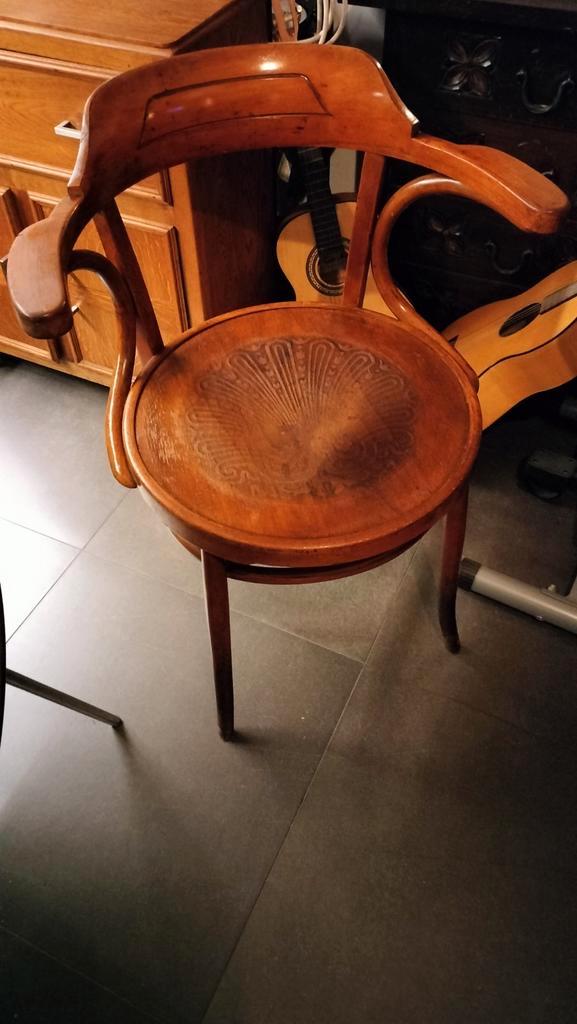 Thonet 6003 Schreibtisch stuhl, Antiek en Kunst, Antiek | Meubels | Stoelen en Sofa's, Ophalen
