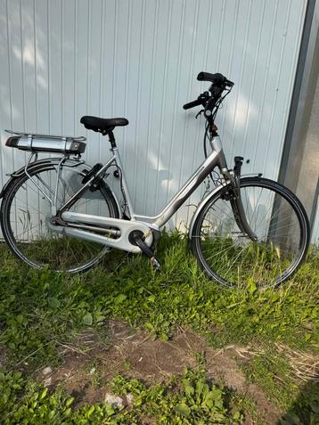 ELEKTRISCHE FIETS BATAVUS MET MIDDENMOTOR JAMHA beschikbaar voor biedingen