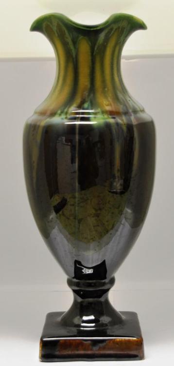 Thulin Bruin / groene vaas beschikbaar voor biedingen