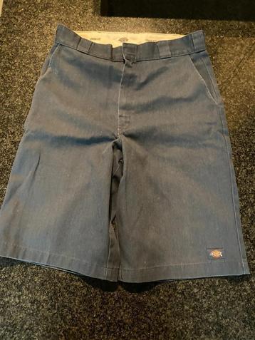 Donkerblauwe short Dickies Loose Fit W32 beschikbaar voor biedingen