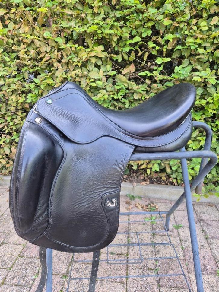 PRESTIGE K-dence 17 33 Monoblad dressuurzadel, Dieren en Toebehoren, Paarden en Pony's | Hoofdstellen en Tuigage, Gebruikt, Dressuur