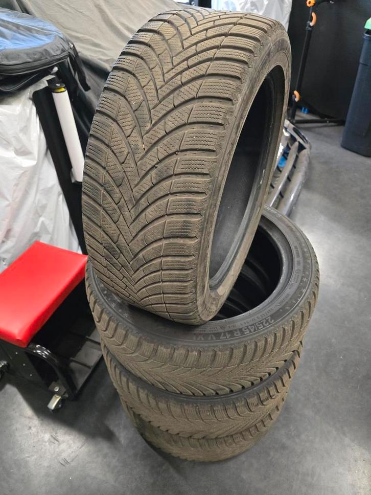 225/45 R17 94V VW Audi Skoda Seat Golf Caddy winterbanden, Auto-onderdelen, Banden en Velgen, Gebruikt, Ophalen