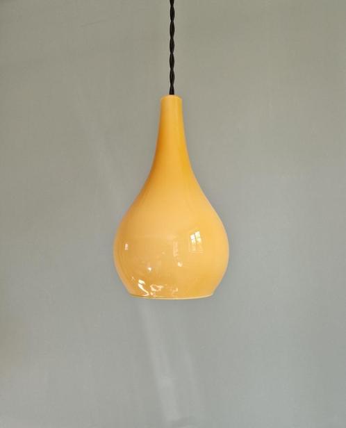 Scandinavische hanglamp in honingkleurig opaline, jaren 60, Antiek en Kunst, Antiek | Verlichting, Ophalen of Verzenden