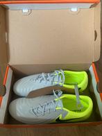 Chaussure Foot Nike alu (45,5), Sport en Fitness, Voetbal, Ophalen, Nieuw, Schoenen