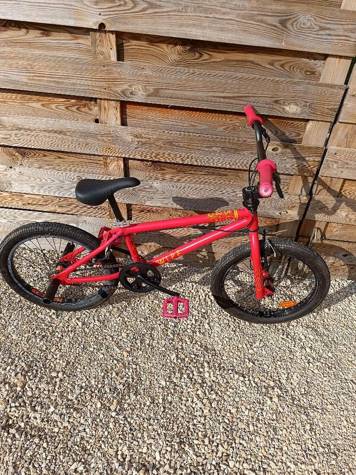 BMX Wipe 20 inch crossfiets in goede staat kleur Rood, Fietsen en Brommers, Fietsen | Crossfietsen en BMX, Gebruikt, 20 tot 24 inch