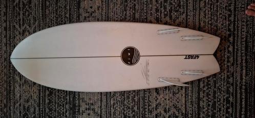 Zgan surfboard-fishtail - quad setup 5'7x22"2'56 (33,8ltr), Watersport en Boten, Golfsurfen, Zo goed als nieuw, Shortboard, Ophalen