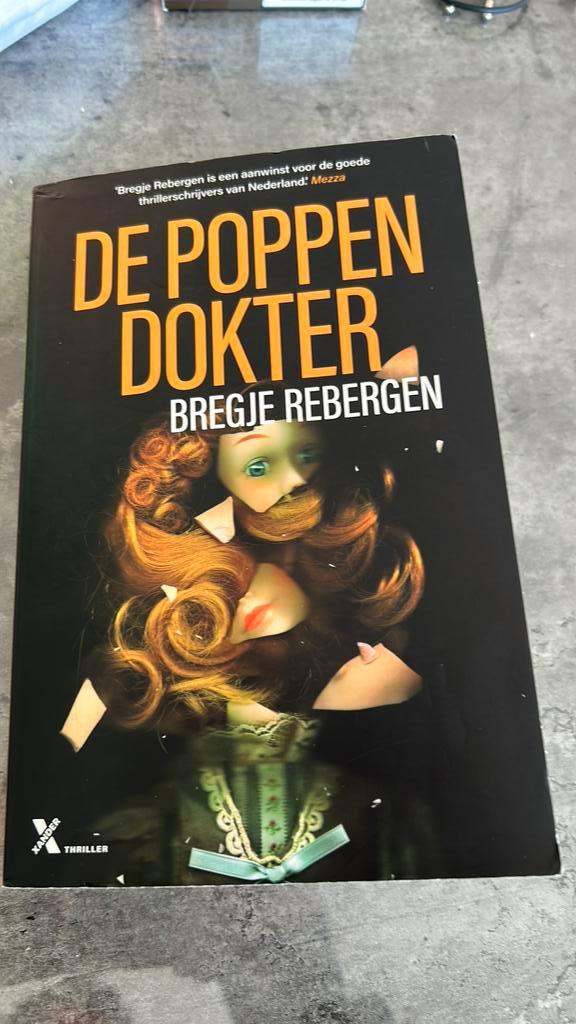 De poppendokter van Bregje Rebergen, Livres, Thrillers, Comme neuf, Pays-Bas, Enlèvement ou Envoi