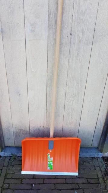 Sneeuwschop beschikbaar voor biedingen