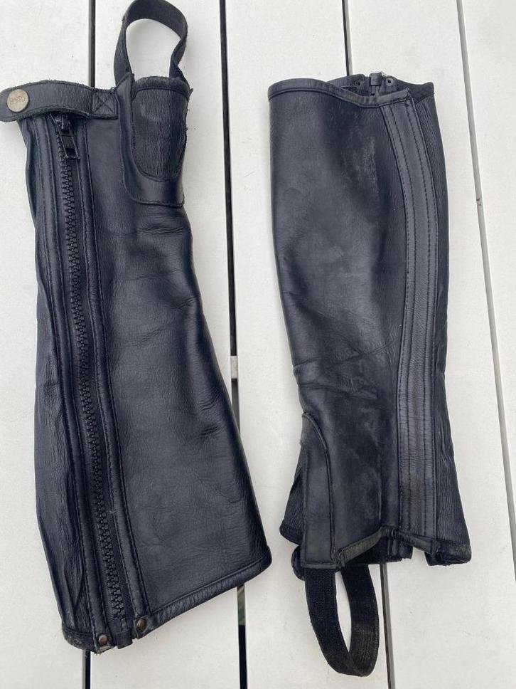 Zwarte leren chaps- QUUR -maatXS, Dieren en Toebehoren, Paardrijkleding, Zo goed als nieuw, Dames, Schoeisel, Dressuur, Ophalen of Verzenden