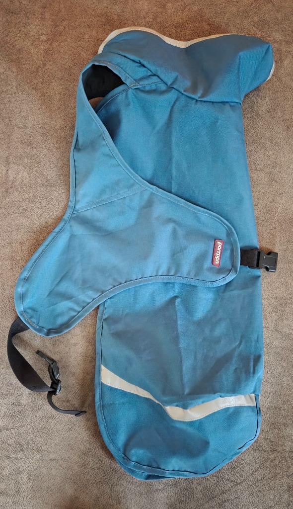 Pomppa Sade regenjas mt 48, Dieren en Toebehoren, Hondenkleding, Zo goed als nieuw, Ophalen of Verzenden