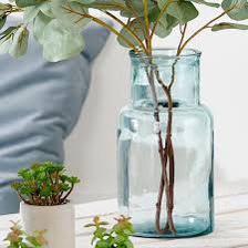 Decoratieve vaas van gerecycleerd glas beschikbaar voor biedingen