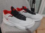 Jordan Max Aura 44", wit, rood en zwart, Kleding | Heren, Schoenen, Sneakers, Jordan, Wit, Zo goed als nieuw