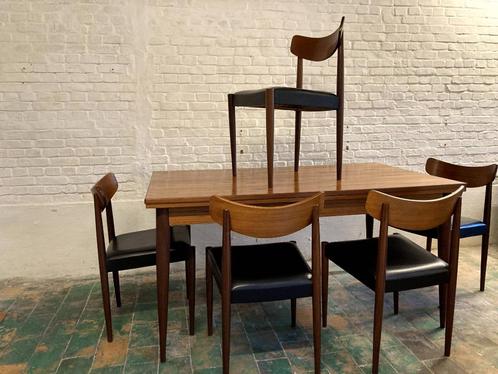 Eettafel en stoelen in teak 'Paola' van Oswald Vermaercke, Huis en Inrichting, Tafels | Eettafels, Zo goed als nieuw, 50 tot 100 cm