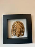 2 muurkader met ijzeren gouden egyptische gezichten, Ophalen, Zo goed als nieuw
