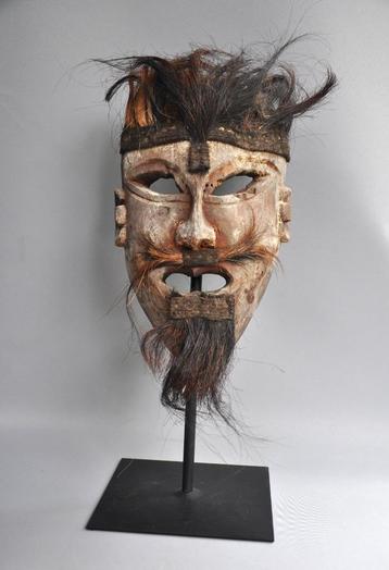 Vinnig indringend festival masker, Nepal, 2e helft 20e eeuw beschikbaar voor biedingen