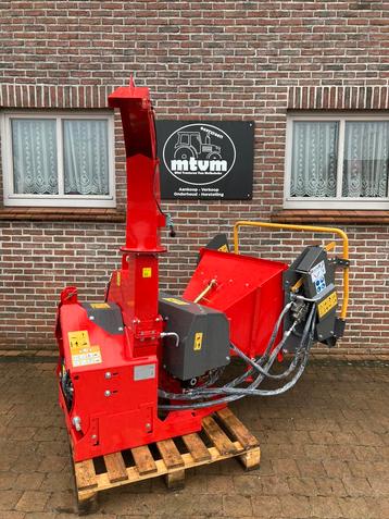 NIEUWE houthakselaar BX52, dubbele invoerrol, eigen olietank beschikbaar voor biedingen