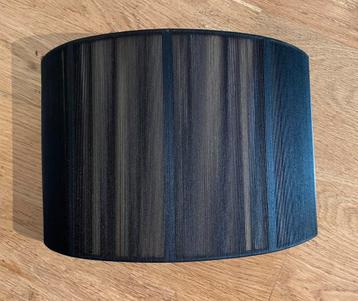 Zwarte wandlamp beschikbaar voor biedingen