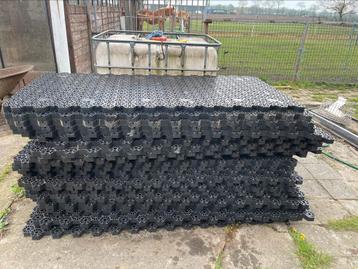 43,50 m2 paddockplaat/grindmat waar zand/kiezels in moet  beschikbaar voor biedingen