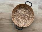 Rieten mand / dienblad met industriële look, Huis en Inrichting, Woonaccessoires | Dienbladen, Ophalen of Verzenden, Zo goed als nieuw
