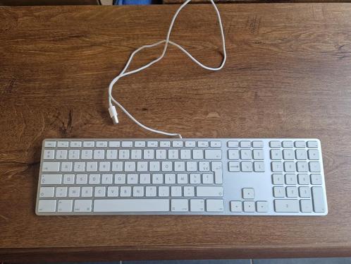 Apple Keyboard - AZERTY + QWERTY - Toetsenbord Met Numeriek, Computers en Software, Toetsenborden, Zo goed als nieuw, Azerty, Bedraad