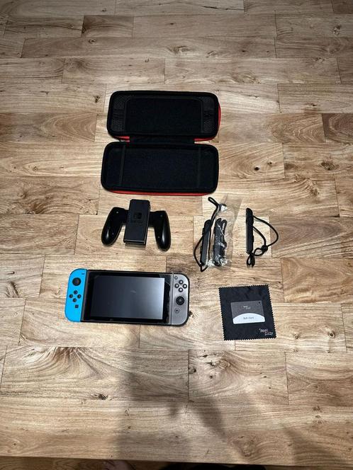 Nintendo Switch – Met Controller en Beschermhoes, Games en Spelcomputers, Spelcomputers | Nintendo Switch, Zo goed als nieuw, Switch Original