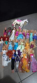 Lot de Barbie avec cheval et voiture, Enfants & Bébés, Jouets | Poupées, Comme neuf, Enlèvement ou Envoi, Barbie