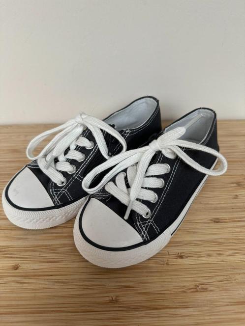 Jeansblauwe sneakers, maat 28  Sneakers, jeansblauw zgan, Kinderen en Baby's, Kinderkleding | Schoenen en Sokken, Zo goed als nieuw