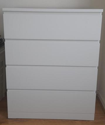 Commode IKEA MALM — Blanche, 4 tiroirs, en bon état, 3 ou 4 tiroirs, 25 à 50 cm, Comme neuf, Enlèvement