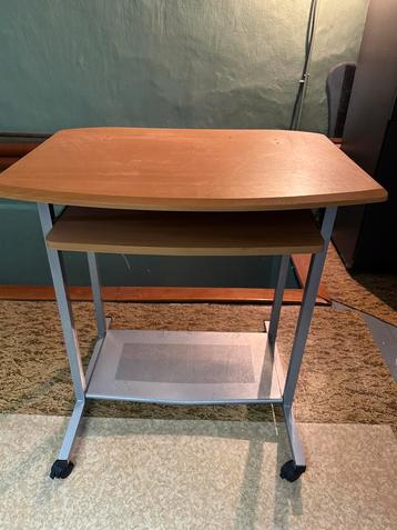 Bureau - Studeertafel beschikbaar voor biedingen