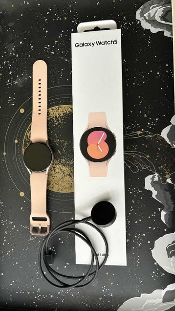 Samsung Galaxy Watch 5 40 mm roze beschikbaar voor biedingen