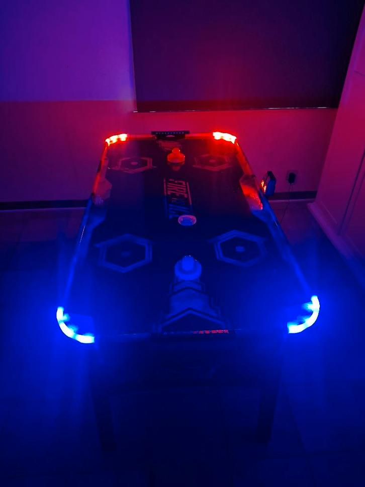 Air hockey tafel met LEDverlichting, Kinderen en Baby's, Speelgoed | Speeltafels, Zo goed als nieuw, Ophalen