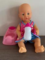 Babypop met flesje en toilet, Ophalen of Verzenden, Zo goed als nieuw, Babypop